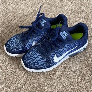 Nike Air Max Sequent 2 running shoe